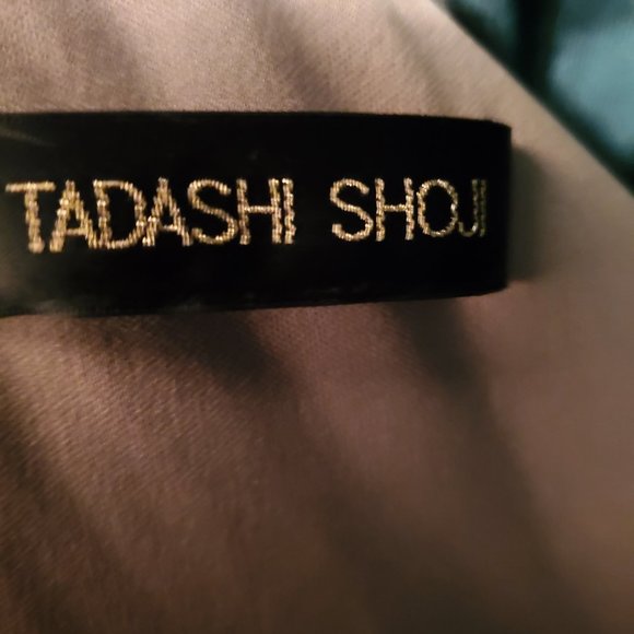 Designer evening dress (Tadashi Shoji) in Taupe , pleated with floral appliques - Picture 4 of 8